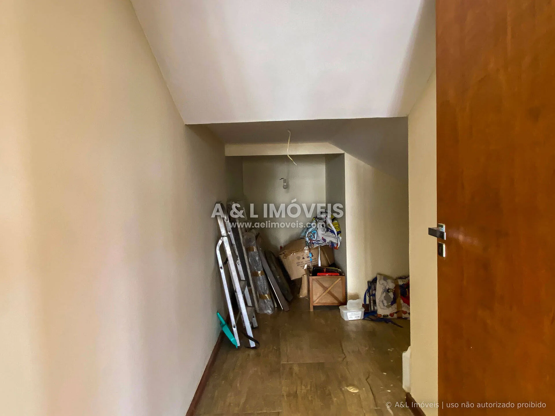 Imagem Casa à venda em Campos do Jordão com vista para montanhas e 7 suítes