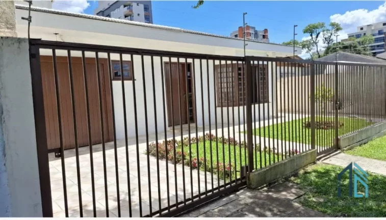 Imagem Casa térrea 04 quartos, edícula, ático, quintal, piscina, no Boa Vista em Curitiba PR