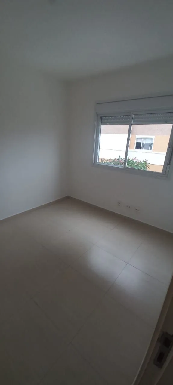 Imagem Apartamento à venda, no condomínio Reserva Anáua todo com piso porcelanato e armário na cozinha
