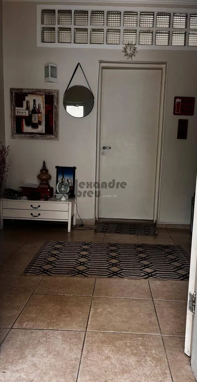Imagem Casa com com 4 dormitórios próximo ao parque Ibiraquera.