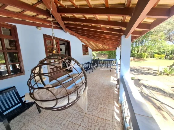 Imagem Linda chácara com total privacidade em meio à natureza!
Casa com 3 suítes (2 com closet), sala í...