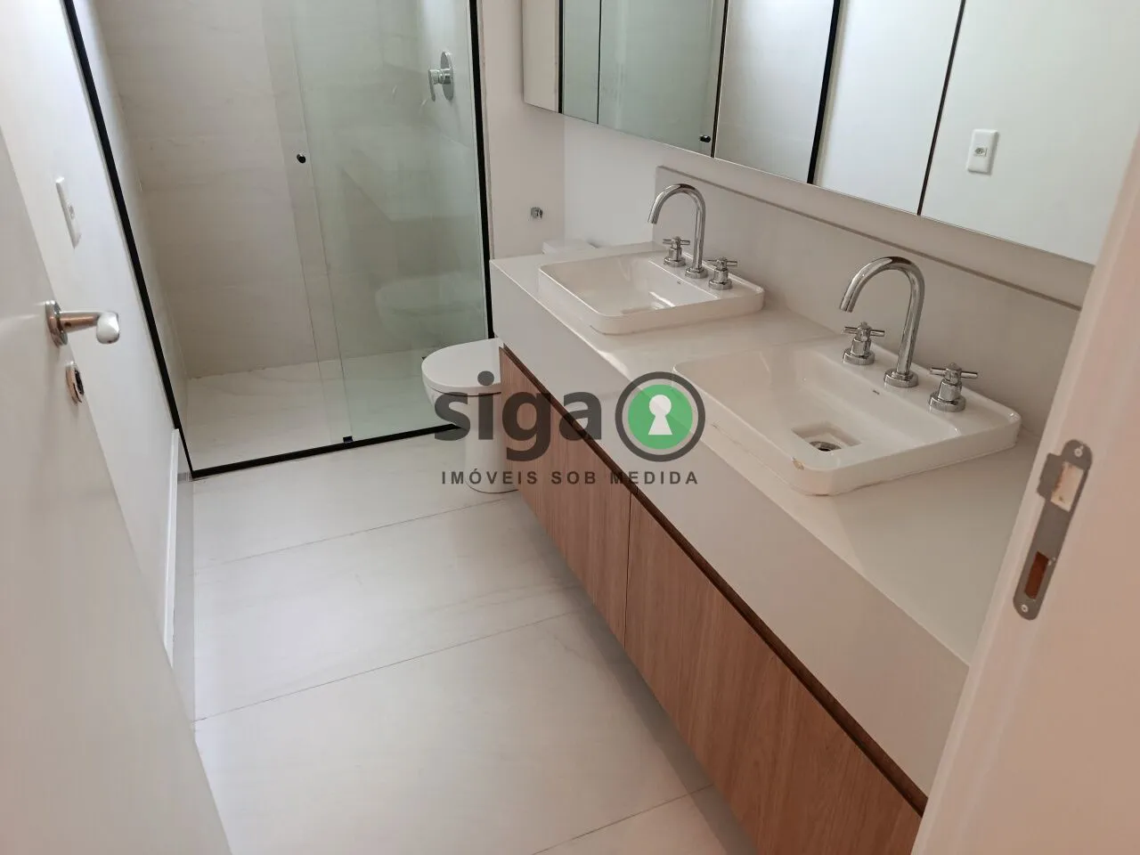 Imagem Apartamento de Alto Padrão à Venda no Itaim Bibi, Rua Macurapé, 43, 3 Suítes, 2 Vagas