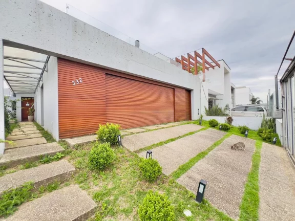 Casa para Venda em Santa Maria / RS em Rua Santorini