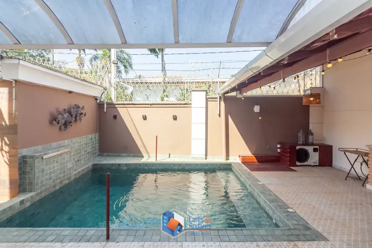 Imagem Casa no condomínio Condomínio Stephanie para venda com 5 quartos, sendo 3 suítes, 315m²