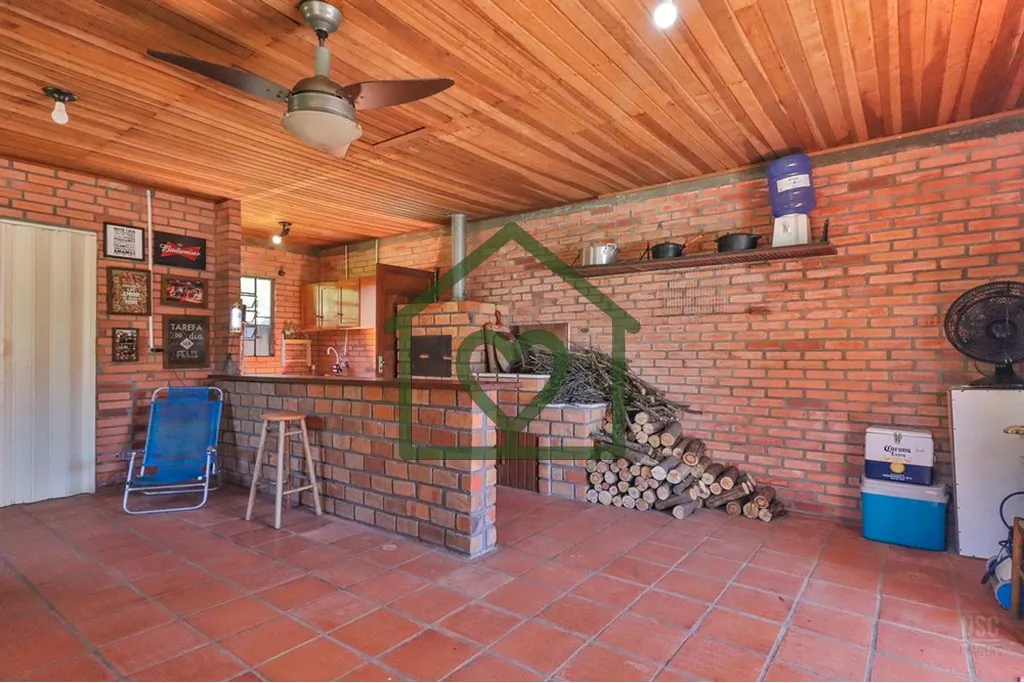 Imagem Casa à venda no bairro Hípica com 165 m2 de área privativa em terreno de 492 m2. O imóvel conta ...