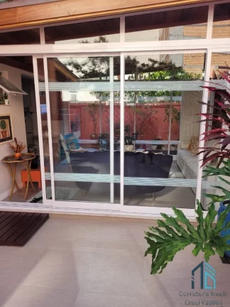 Imagem Apartamento GARDEM, Deck com pergolado em ACM branco, 02 quartos sendo uma suíte em Balneário Camboriú SC