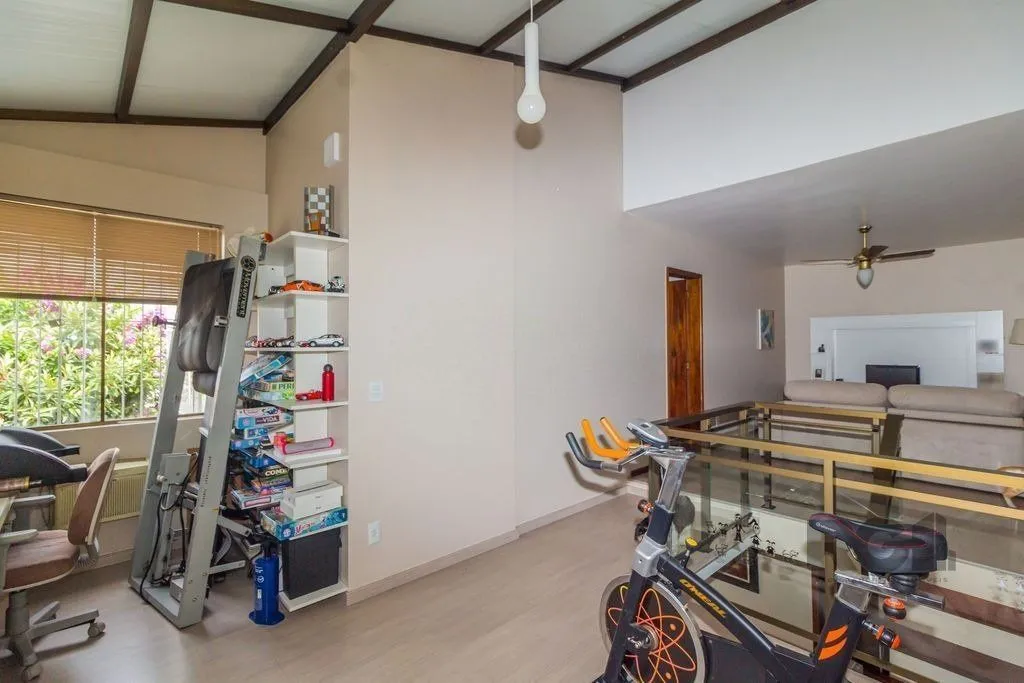 Imagem Casa com 3 dormitórios no bairro Nonoai