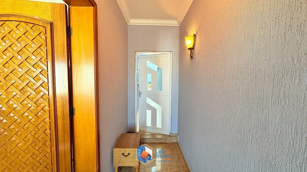 Imagem Sobrado para venda em Jardim Regina com 4 quartos, sendo 1 suíte, 277m²
