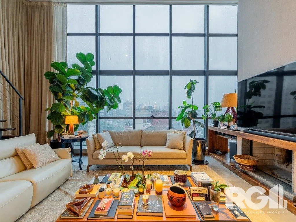 Imagem Belíssimo apartamento no Glass Aurélio andar alto, Living com pé direito duplo, 174m² privativos finamente decorado no Moinhos de Vento