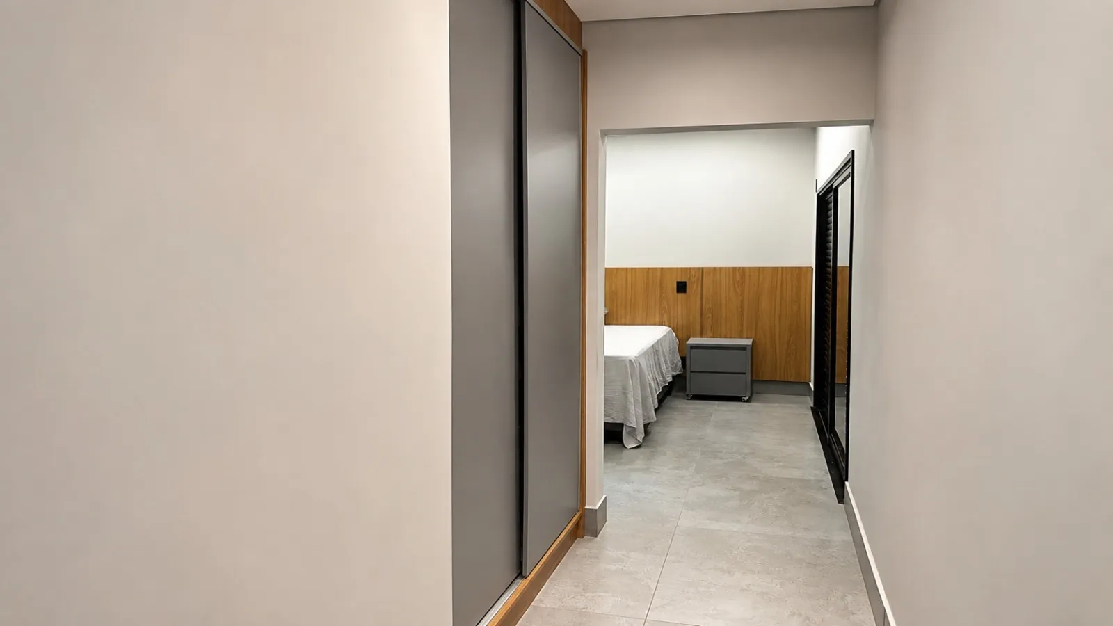 Imagem Casa mobiliada com 3 suítes e piscina à venda no Riviera de Santa Cristina XIII ? Setor Iate