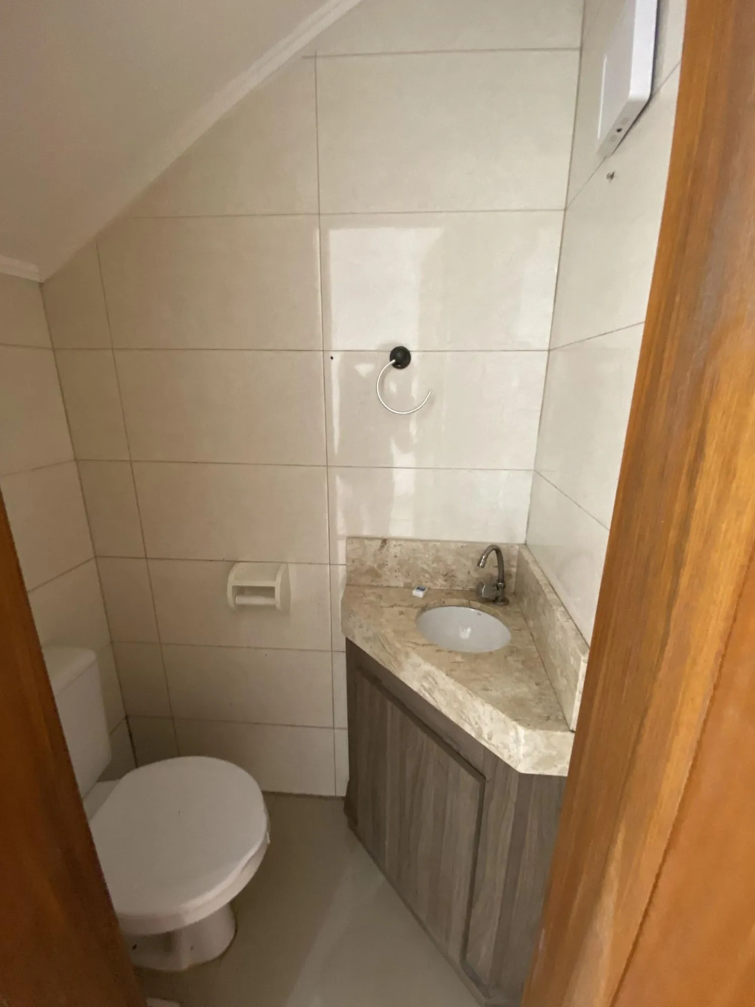 Imagem Sobrado com 2 Suítes, Sacada e Pátio com Teto Retrátil