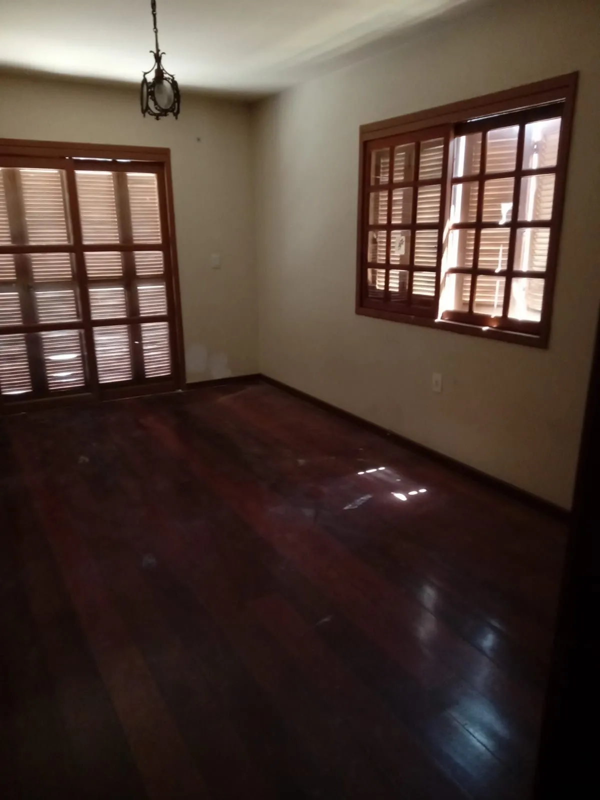 Imagem Ótima Casa com 4 Dormitórios no Bairro Cidade Baixa