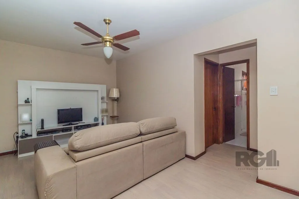 Imagem Casa com 3 dormitórios no bairro Nonoai