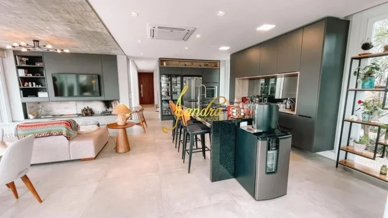 Imagem Casa térrea com 3 suítes e beira de lago com piscina
