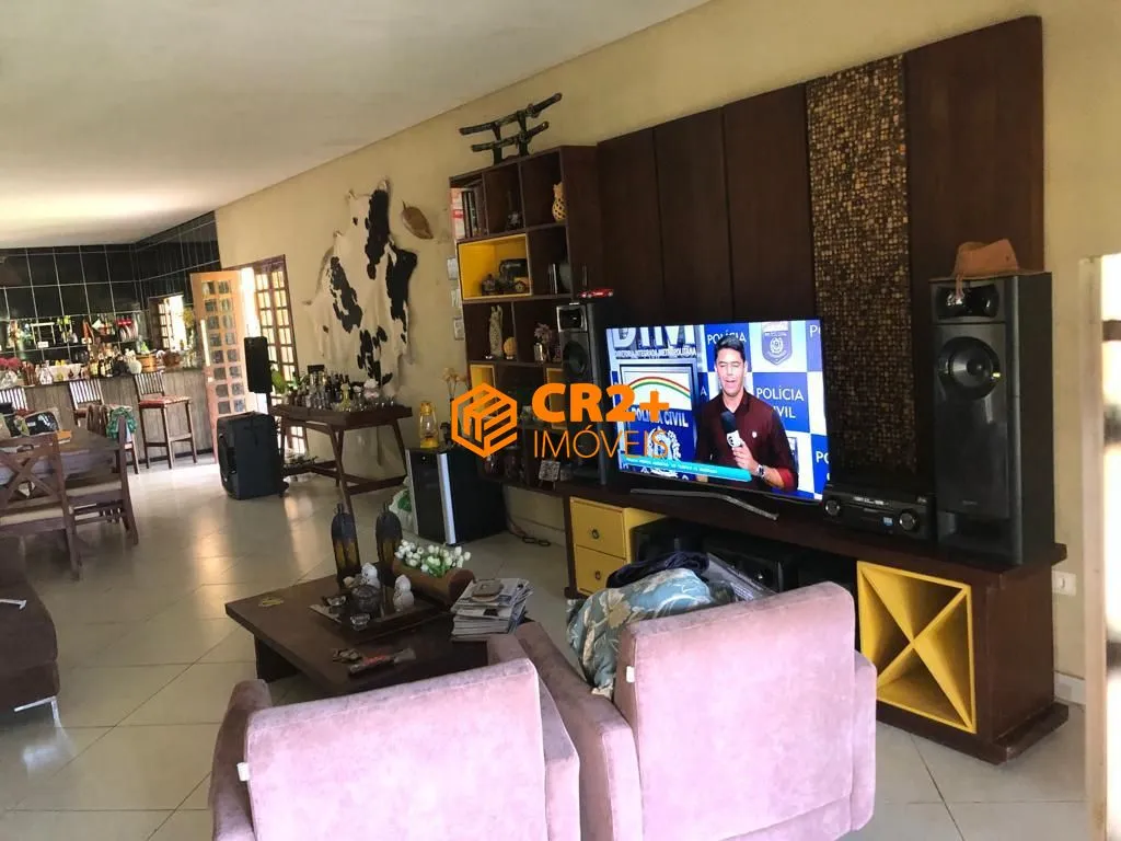 Imagem Vendo casa 03 quartos, 03 suítes, 315 m2, 04 vagas de garagem em Moreno- 1.385m²