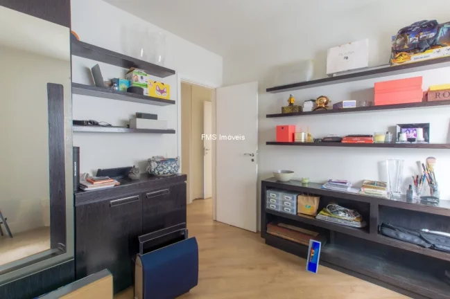 Imagem Apartamento à venda em Moema, com 3 suítes, 2 salas, 5 banheiros, 3 vagas de garagem, 124m².