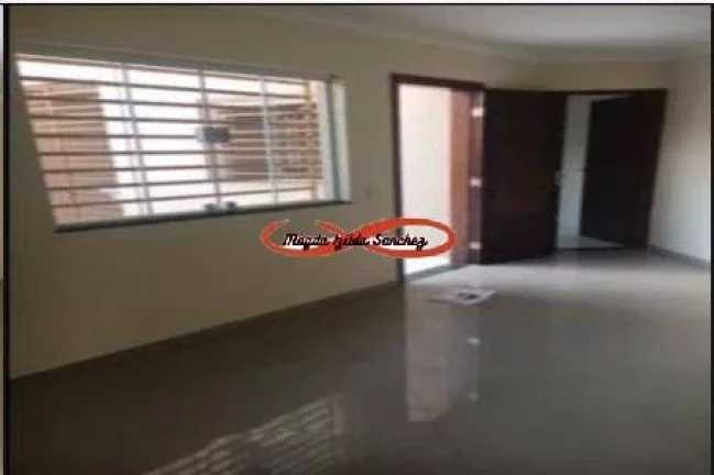 Imagem Sobrado à Venda com 3 Dormitórios – Vila Carmosina, Zona Leste de SP.