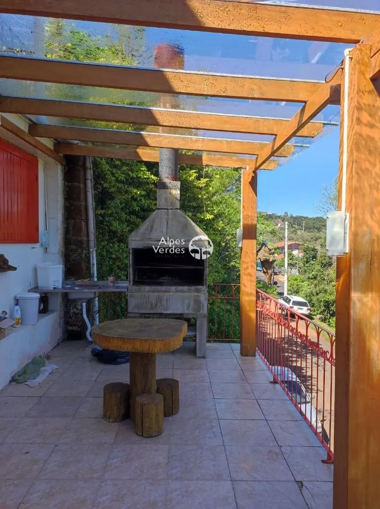 Imagem Vende-se casa no bairro prinstrop a 10 minutos da rua coberta de gramado