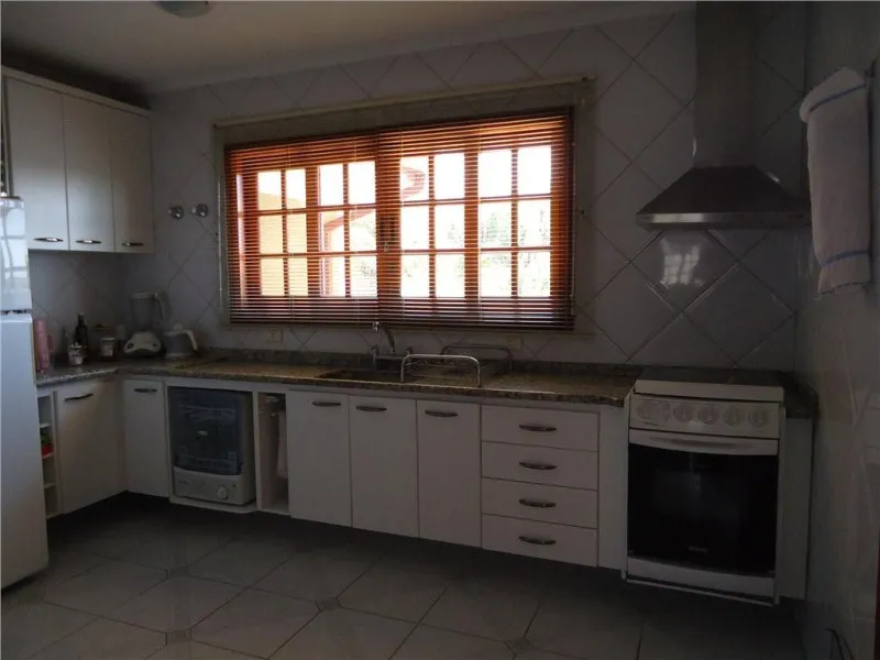 Imagem Imperdível oportunidade: Casa à venda em Valinhos-SP, Jardim Europa, 3 quartos, 1 suíte, 2 salas, 4 banheiros, 2 vagas, 330m².