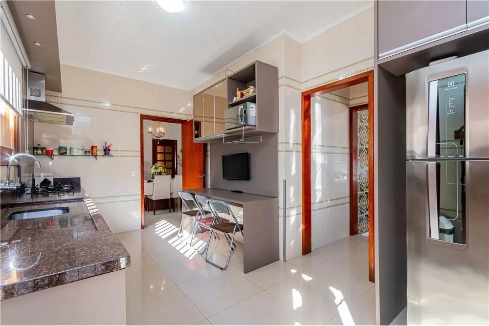 Imagem Ampla casa com 3 Dormitórios e Pátio Próximo a Adda Mascarenhas