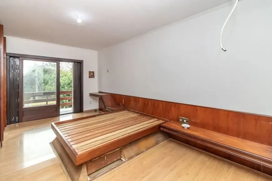 Imagem Casa / 3 Dormitórios / 1 Suíte / 3 Vagas / Churrasqueira / Piscina / Jardim Planalto / Jardim Itu / Porto Alegre / RS