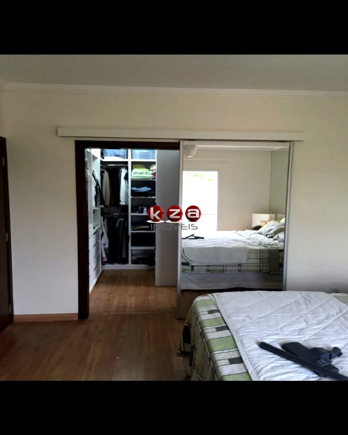 Imagem Casa de luxo em condomínio: 4 quartos, 3 suítes, 2 salas e 230m² em Valinhos-SP. Venha conferir!