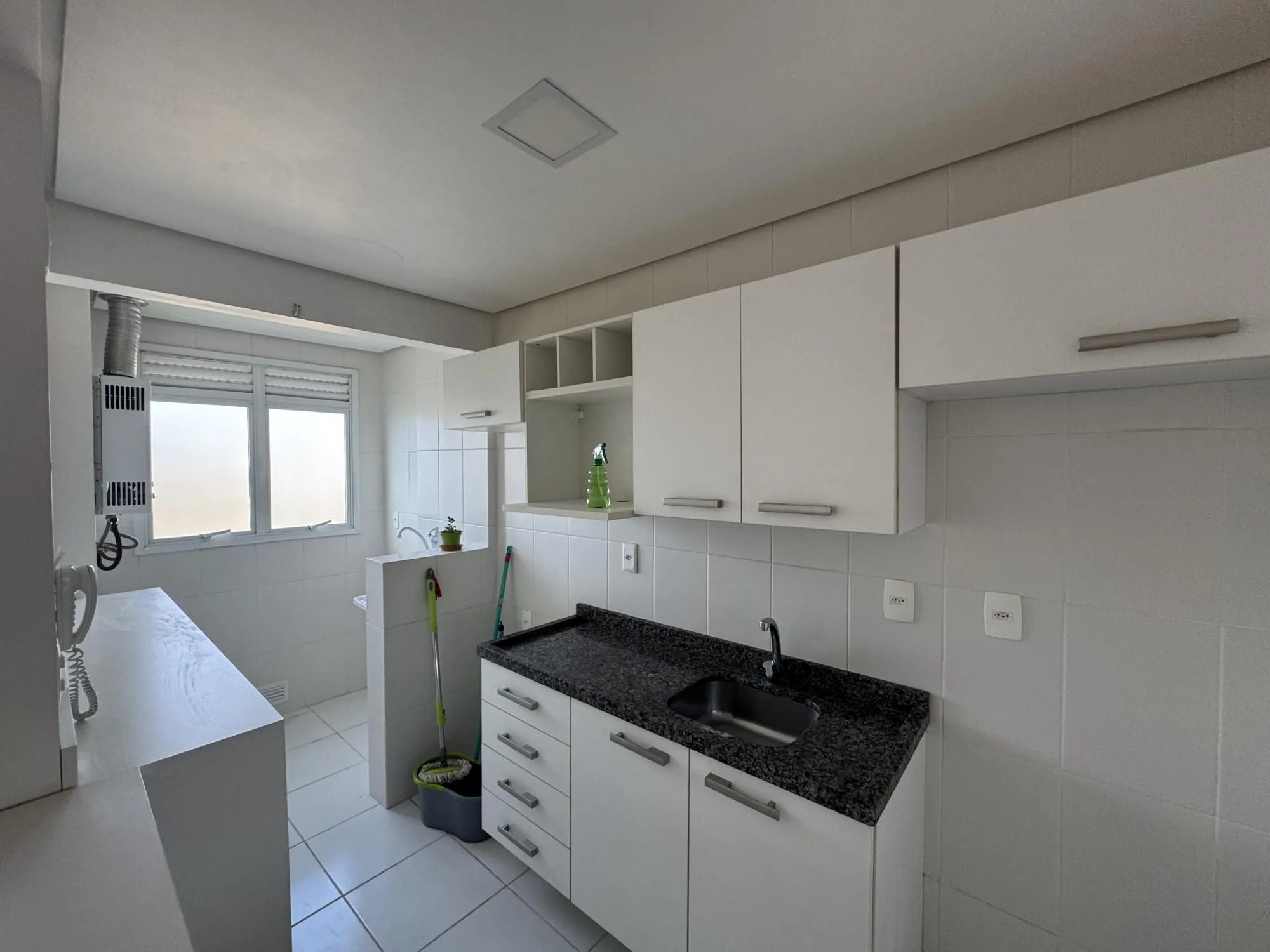 Imagem Apartamento em andar alto, posição solar norte/nascente, com excelente iluminação e ventilação natural.