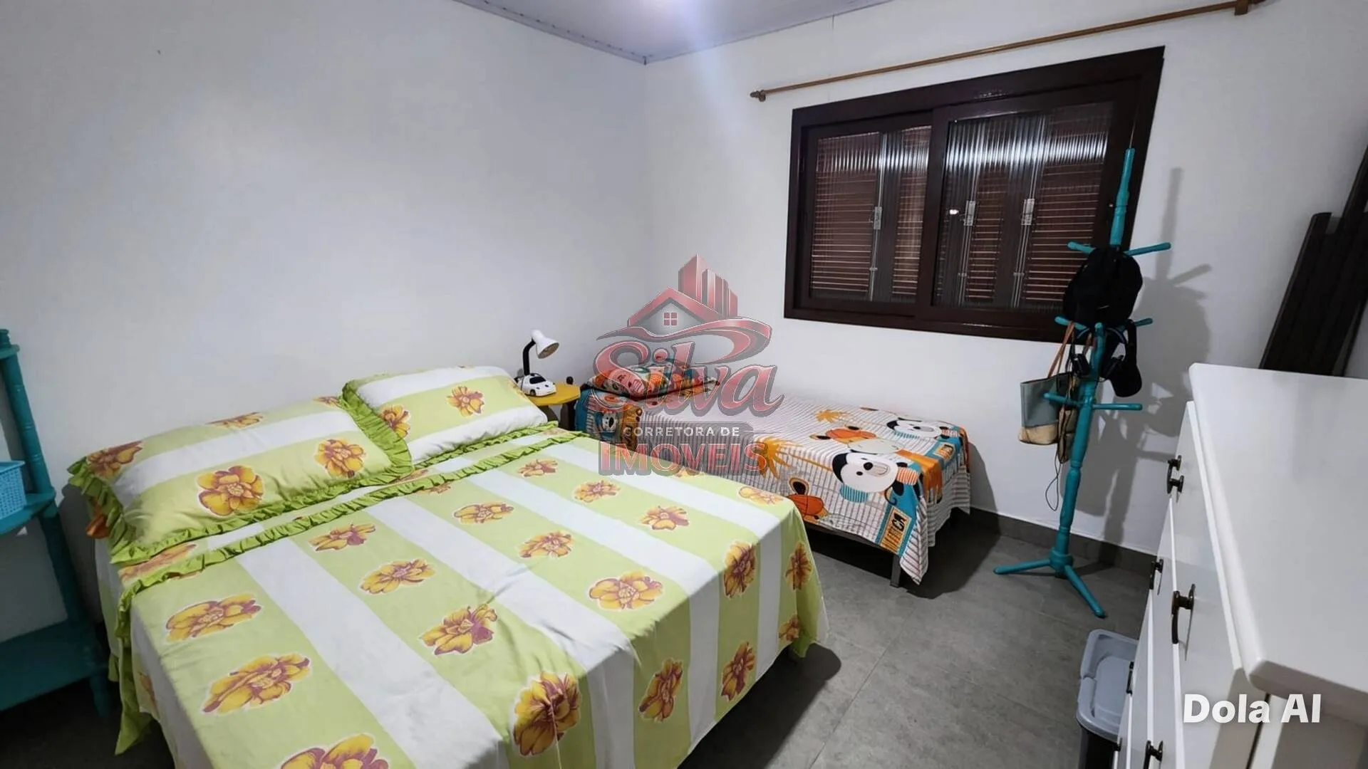 Imagem C756 |Casa com 4 Dormitórios e Piscina a 250 Metros do Mar