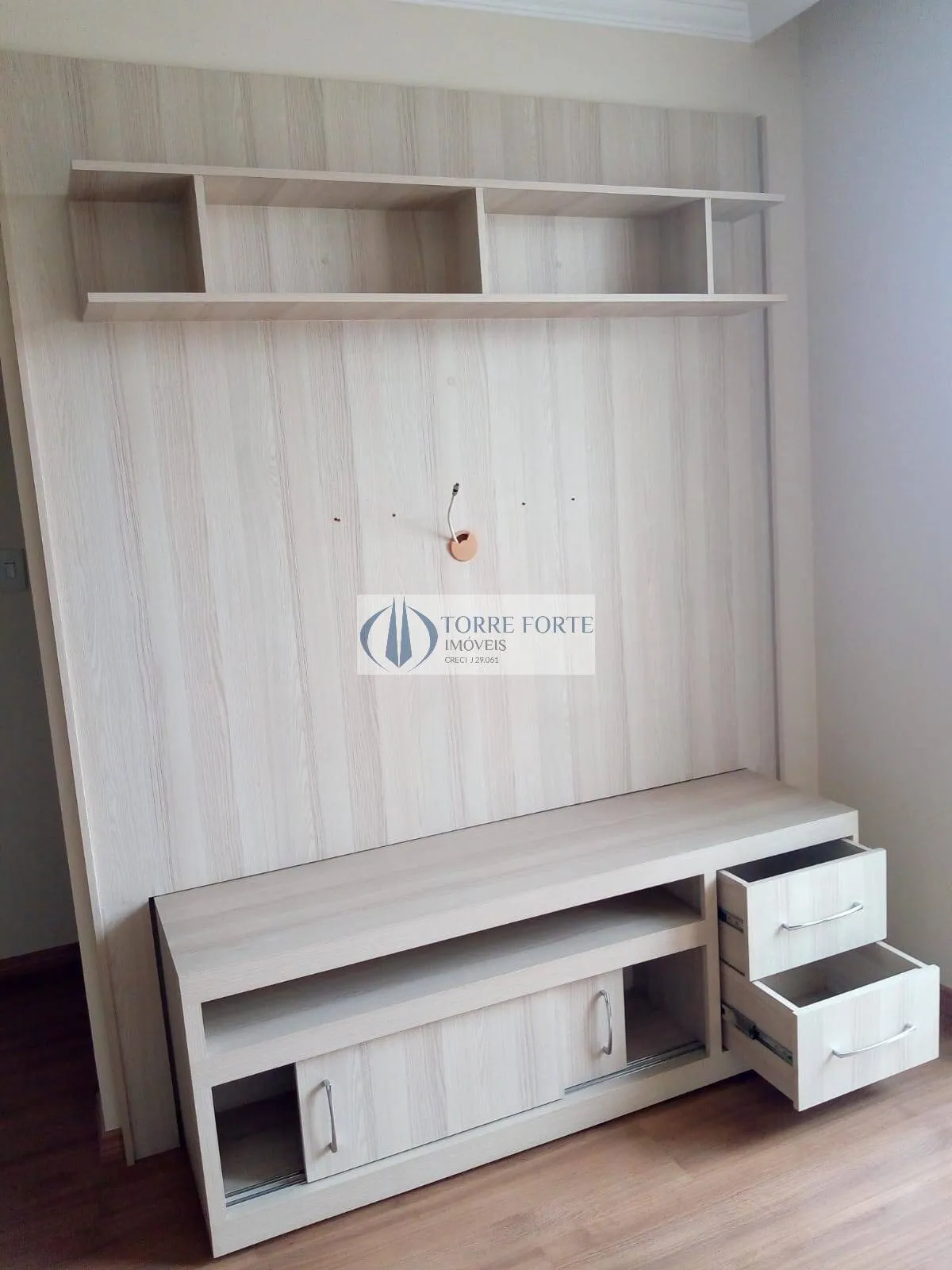 Imagem Apartamento com 2 dormitorios 1 vaga , varanda na Vila Guilhermina .