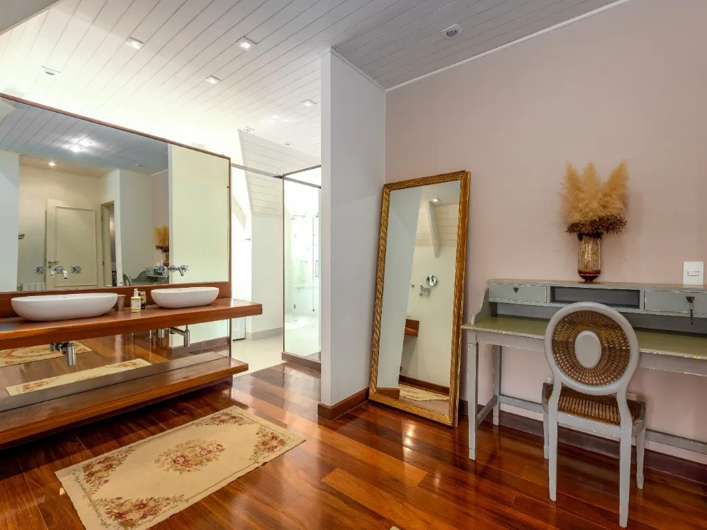 Imagem Casa de luxo em condomínio à venda em Campos do Jordão - 5 quartos, 5 suítes, 5 banheiros, 4 vagas, 900m².