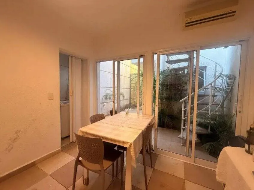 Imagem Sobrado Sumaré - 172M², 2 Dorms, 1 Suíte, 1 Vaga.