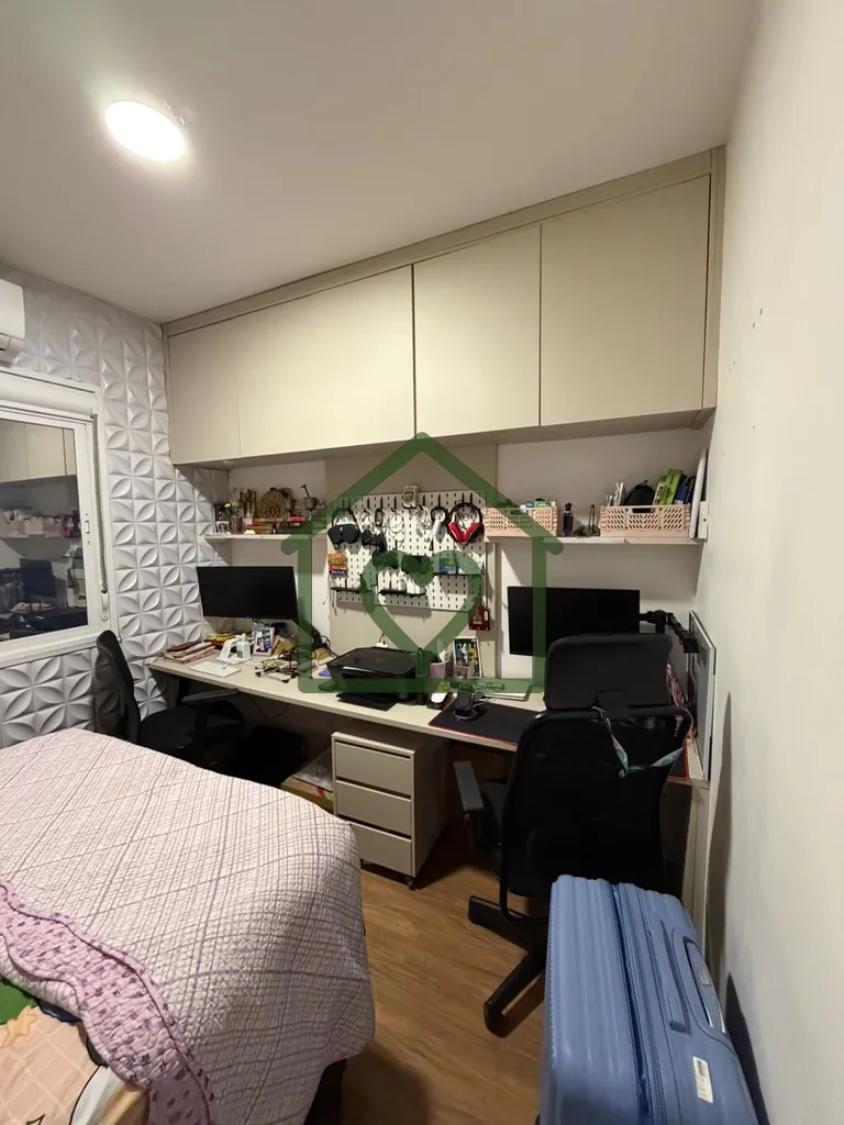 Imagem Oportunidade!!
Apartamento 2 dormitórios, semimobiliado, com vaga, elevador e infra. Piso laminado,...