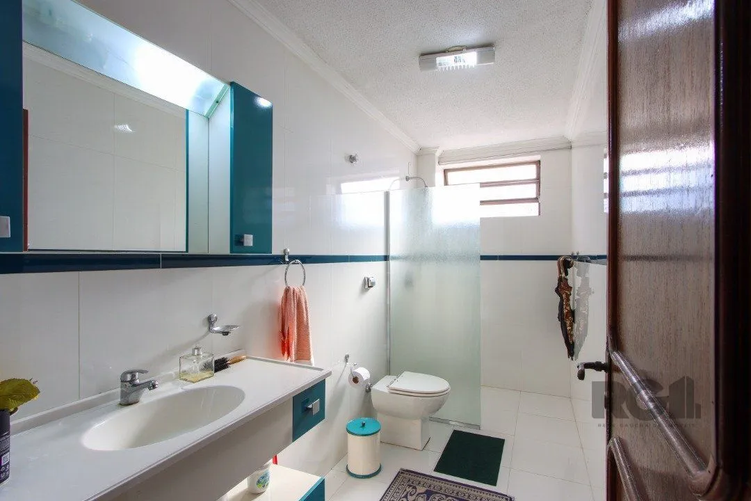 Imagem Casa a venda com 03 dormitórios, living 03 ambientes com vista para o Rio.