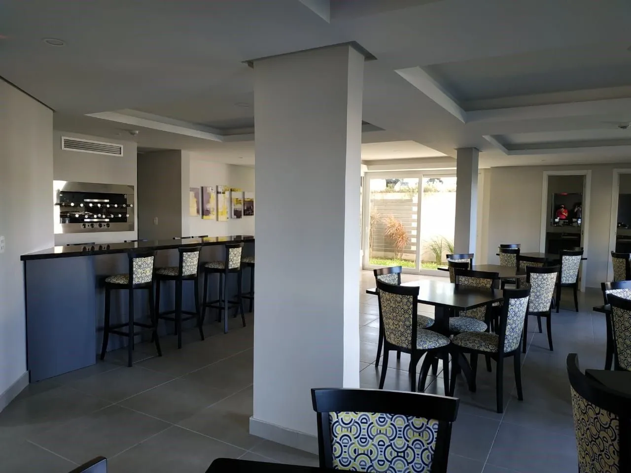 Imagem Apartamento de 2 quartos a venda com vaga dupla no Bairro Santo Antonio