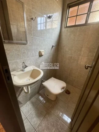 Imagem Casa de 3 dormitórios à venda no bairro Fabrício em Uberaba