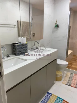 Imagem 5 quartos, 2 suítes, todo reformado na Praia da Costa