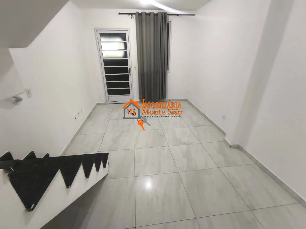 Foto do imóvel Sobrado com 2 dormitórios para alugar, 54 m² por R$ 2.614,00/mês - Água Chata - Guarulhos/SP