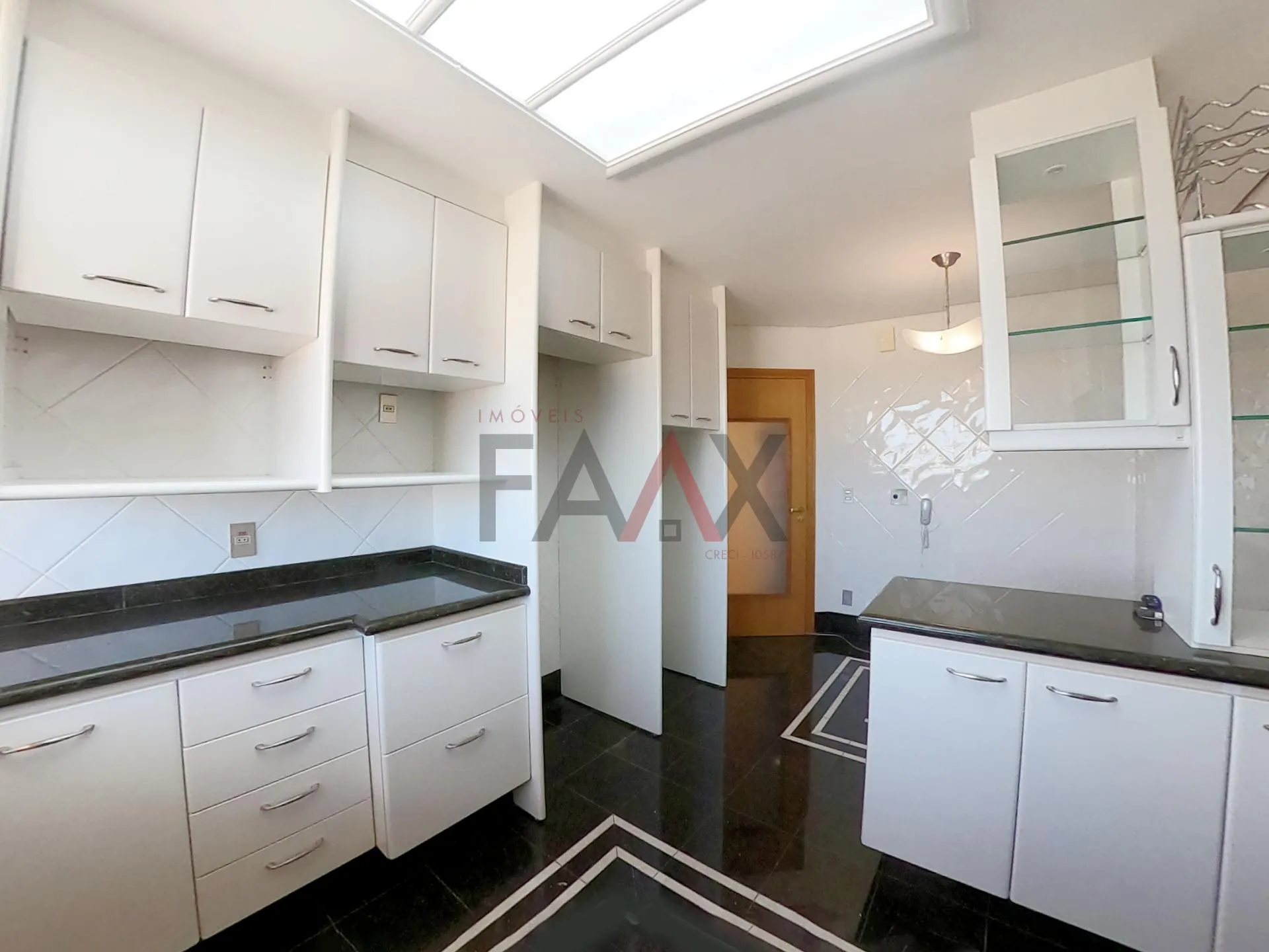 Imagem Apartamento à venda no centro ao lado da Catedral em Guarapuava - PR