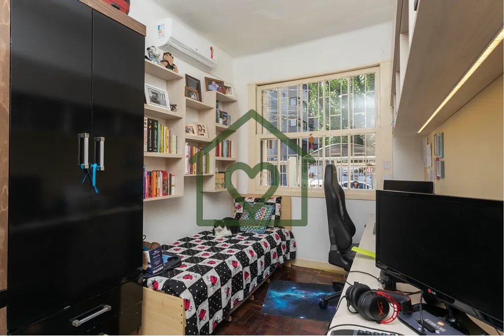 Imagem No Bairro Rio Branco, raro apartamento térreo elevado, localizado na Rua Schiller n° 105, com 2 am...