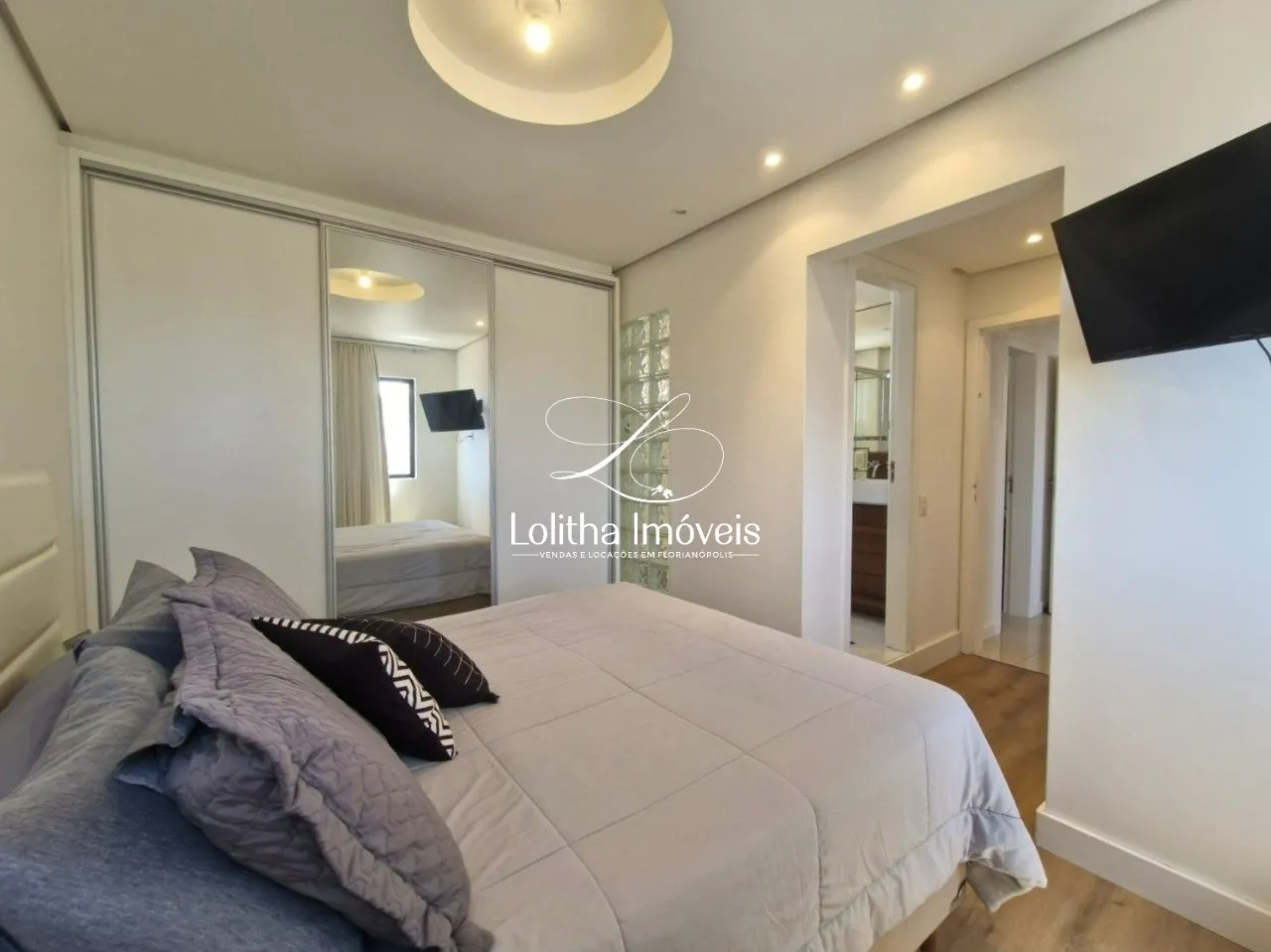 Imagem APARTAMENTO À VENDA NO ESTREITO, 3 QUARTOS SENDO 1 SUÍTE E 2 VAGAS DE GARAGEM - FLORIANÓPOLIS/SC