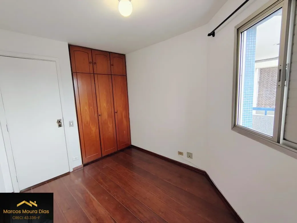 Imagem Apartamento Pinheiros, 2 dormitórios( 1 suíte) e 2 vagas, perto Metrô Fradique e com excelente valor de Condomínio. Edifício com Portaria 24 hs, Gerador e Lazer