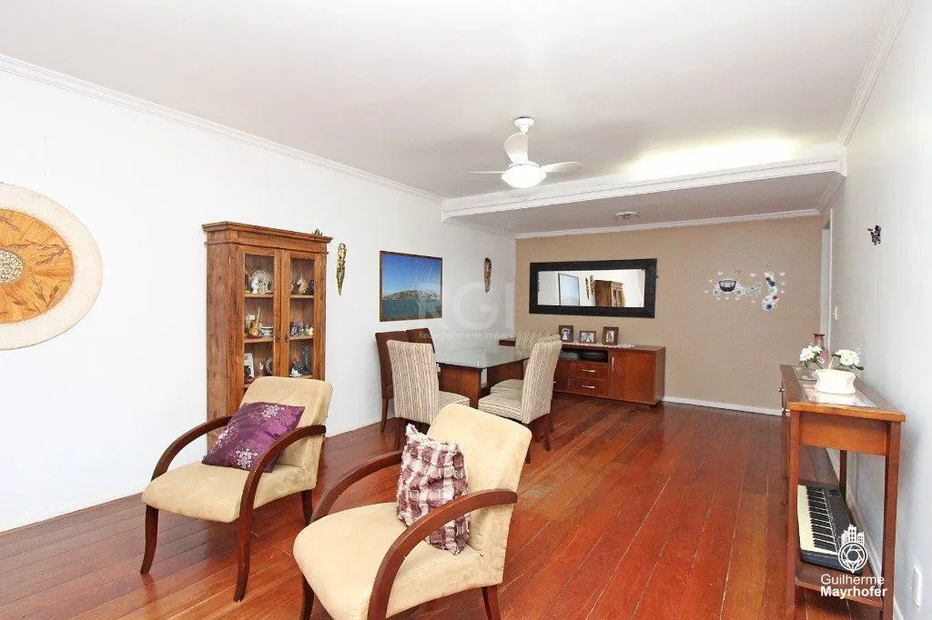 Imagem Casa para Venda - 202m², 4 dormitórios, sendo 1 suites, 3 vagas - Petrópolis