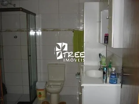 Imagem Casa localizada no bairro Recanto Primavera com 3 dormitórios sendo 1 suíte, 2 salas, cozinha, churrasqueira, 4 vagas para automóveis.
