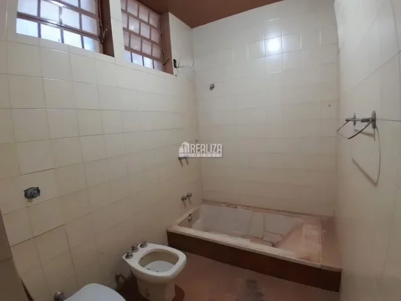 Imagem Casa à venda no bairro Nossa Senhora da Abadia, em Uberaba: 4 dormitórios, suíte, área de lazer e mais!