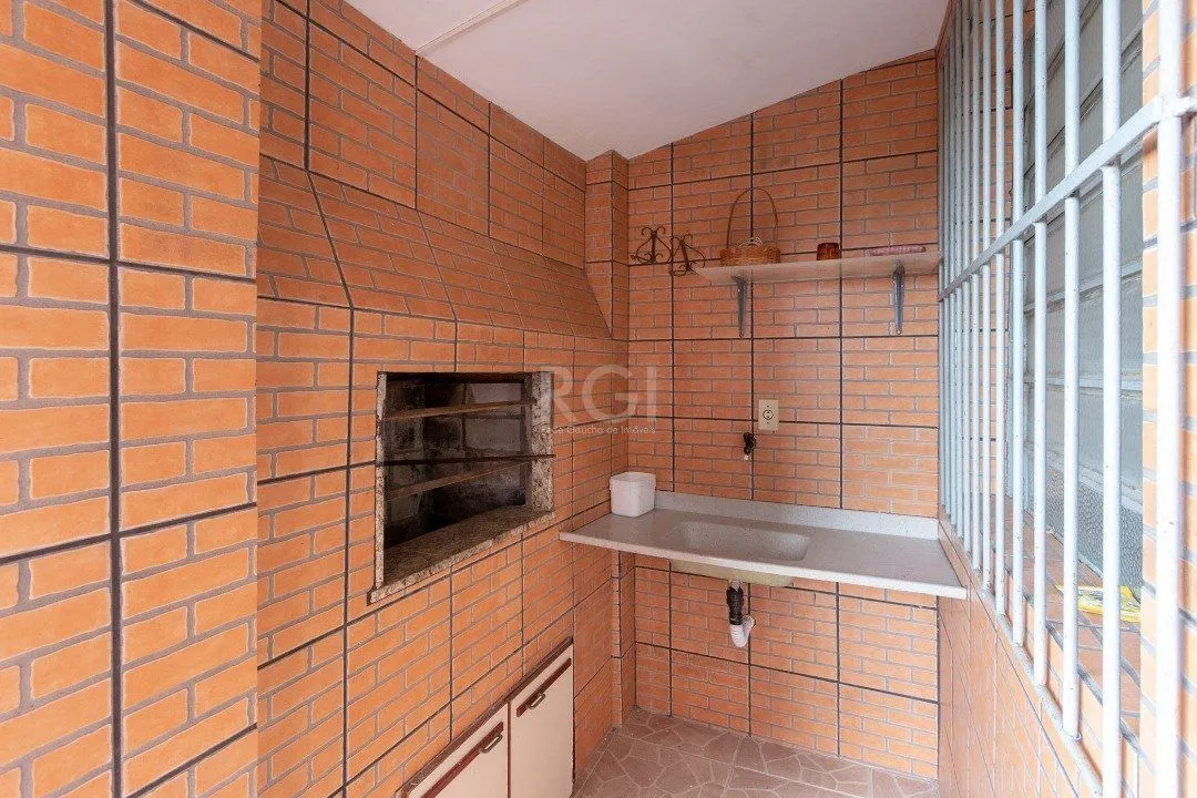 Imagem Casa para Venda - 220m², 3 dormitórios, sendo 2 suites, 2 vagas - Coronel Aparício Borges