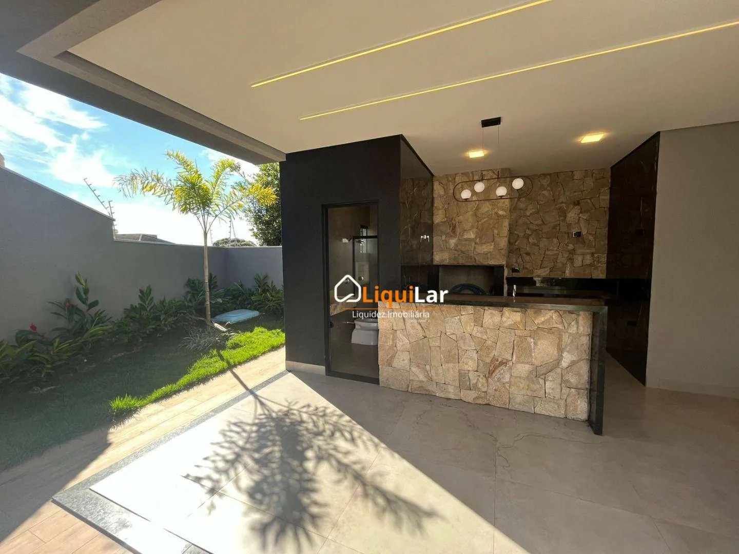 Imagem Casa Térrea de Alto Luxo na Vila Planalto com 3 Suítes, Escritório e Piscina Aquecida