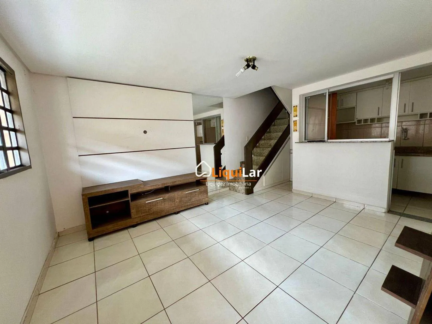 Imagem Sobrado para Locação no Condomínio Residencial Polonês 1 com 3 Quartos, 2 Suítes e Condomínio Exclusivo