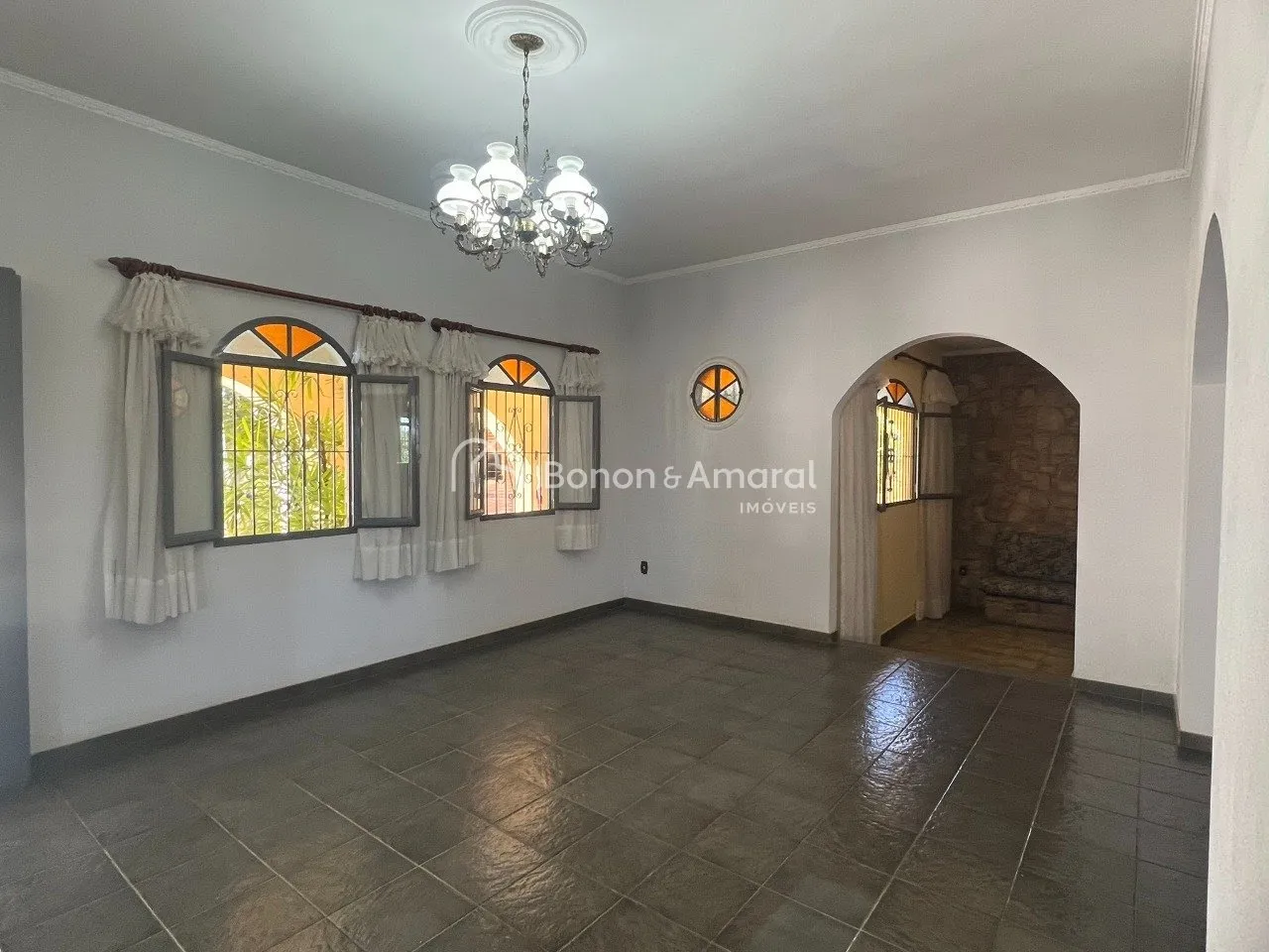 Imagem Ampla casa de 5 quartos no Mansões Santo Antônio