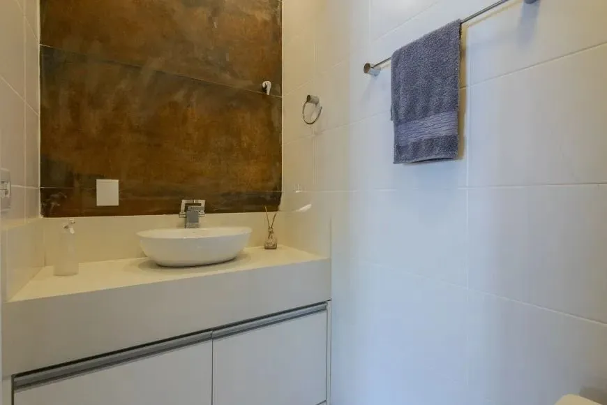 Imagem Casa semimobiliada, com churrasqueira, 3 suítes e 2 vagas no Jardim Itu Sabará
