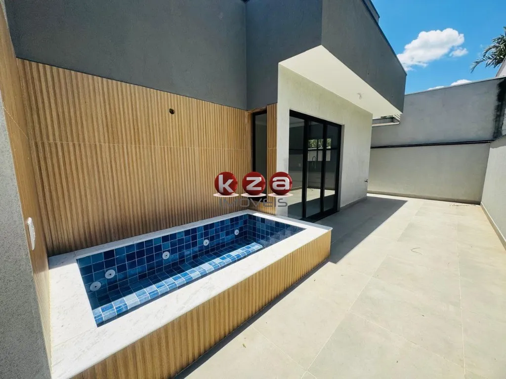 Imagem Casa de alto padrão a venda no Condomínio Portal do Jequitibá em Valinhos-SP: 4 quartos, 3 suítes, 4 vagas de garagem, 244m² de área.